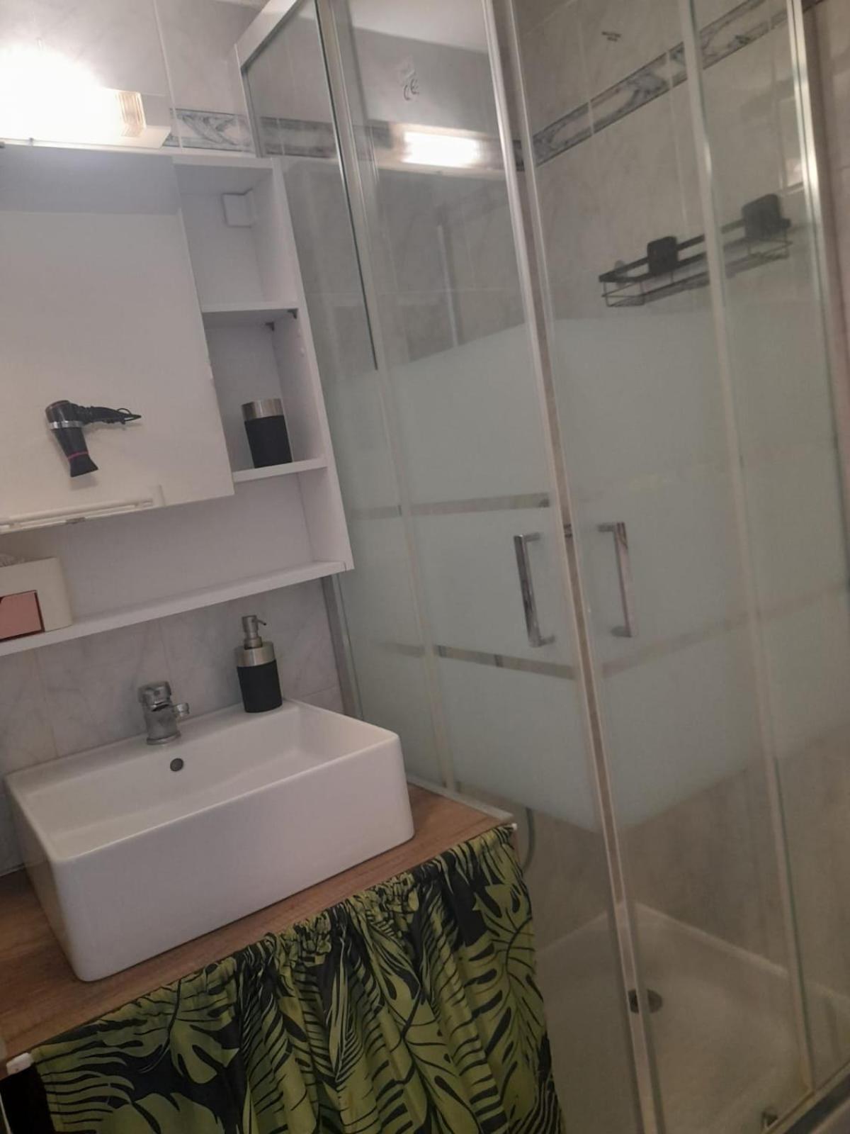 Appartement Studio Climatise, Lumineux A 5 Min De La Promenade Des Anglais à Nice Extérieur photo